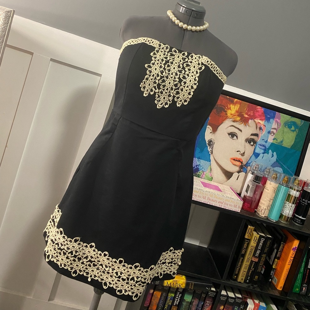 Large Mud Pie strapless dress